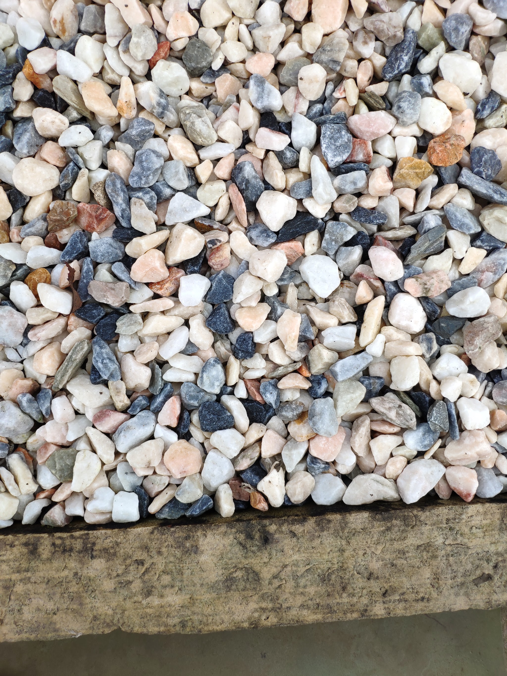 Multicoloured marble chippings in a display bed